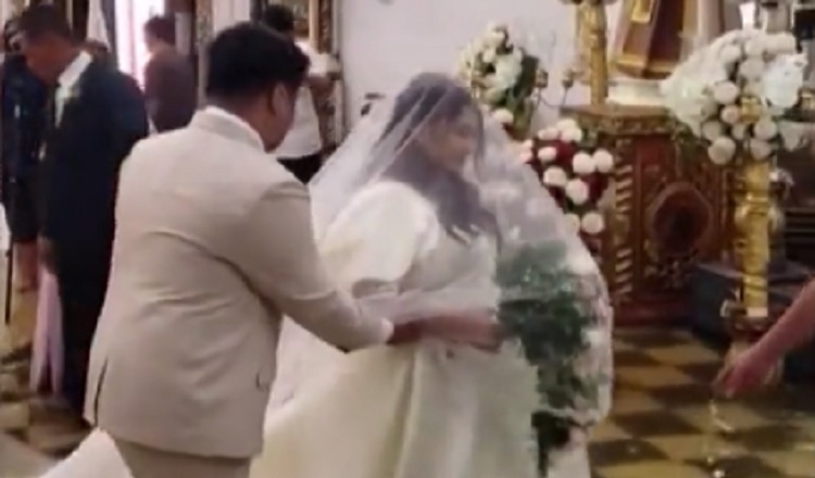 Φιλιππίνες: Ούτε οι πλημμύρες δεν σταμάτησαν ζευγάρι από το να παντρευτεί – Το νυφικό επέπλεε στην εκκλησία