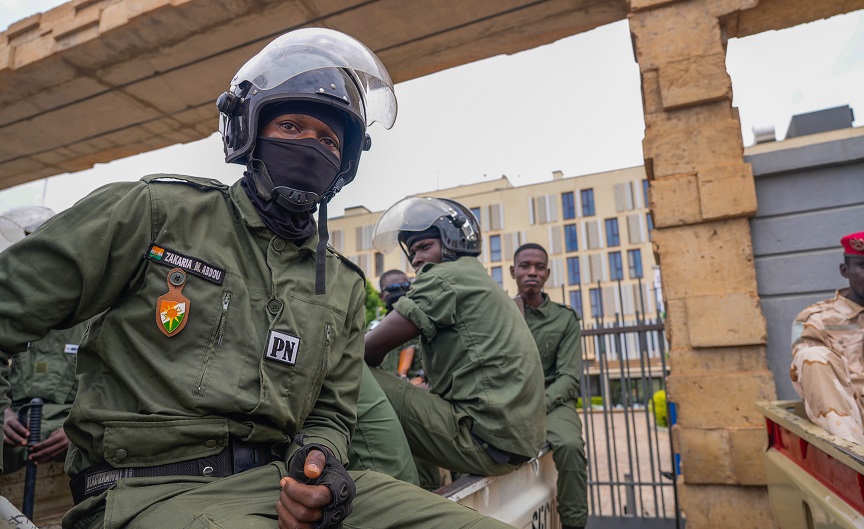 Νίγηρας: Η χούντα απελαύνει τον πρέσβη της Γαλλίας – Του έδωσε διορία 48 ωρών