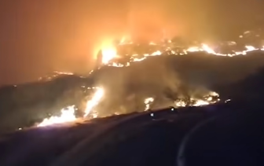 Ισπανία: «Εκτός ελέγχου» η φωτιά που μαίνεται στη βόρεια Τενερίφη – Απομακρύνθηκαν κάτοικοι, έκλεισαν δρόμοι