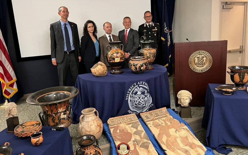 Επέστρεψαν 266 αρχαία στην Ιταλία από τις ΗΠΑ &#8211; Πουλήθηκαν παράνομα από κύκλωμα το 1990