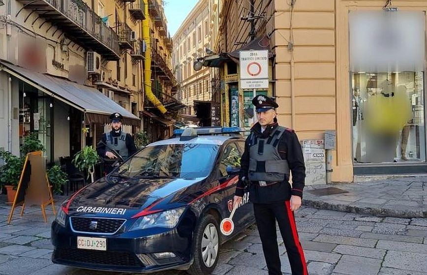Ιταλία: Συνελήφθησαν 6 νεαροί και ένας ανήλικος με την κατηγορία βιασμού 19χρονης κοπέλας στο Παλέρμο