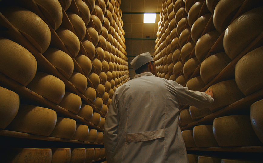 Ιταλός τυροκόμος βρέθηκε νεκρός και θαμμένος κάτω από χιλιάδες κεφάλια τυριού