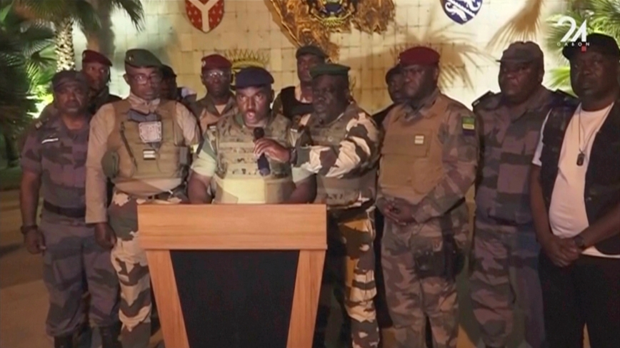 Πραξικόπημα στην Γκαμπόν: Ο Μπονγκό ανατράπηκε και η ECOWAS ζήτησε αποκατάσταση της τάξης