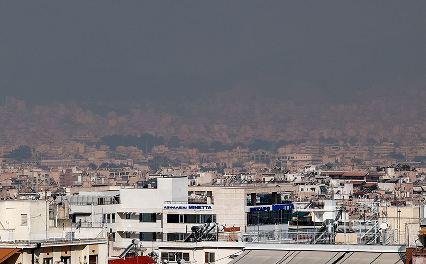 Φωτιά στην Πάρνηθα &#8211; Σύννεφα καπνού σκεπάζουν την Αθήνα