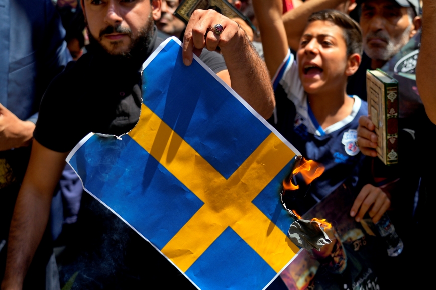 Συναγερμός στη Σουηδία μετά τις βεβηλώσεις του Κορανίου – Αυστηρότεροι έλεγχοι στα σύνορα υπό το φόβο τρομοκρατίας