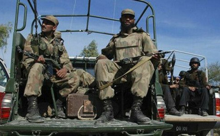 Μαχητές επιτέθηκαν σε βάση της πολεμικής αεροπορίας του Πακιστάν στο κεντρικό τμήμα της χώρας