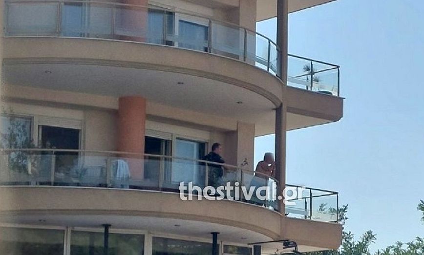 Θεσσαλονίκη: Μεθυσμένος άνδρας βγήκε με οπλισμένη καραμπίνα στο μπαλκόνι &#8211; Συνελήφθη από την ΕΛΑΣ