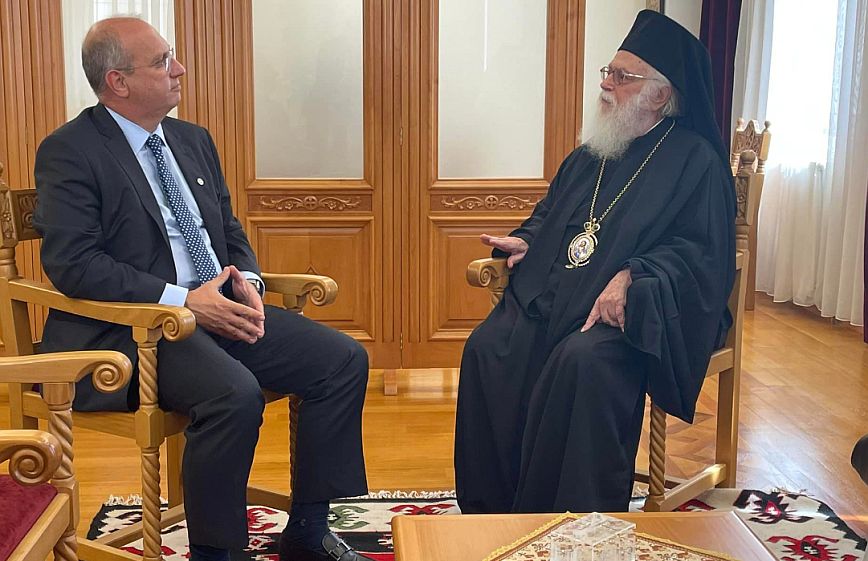 Τον αρχιεπίσκοπο Τιράνων, Δυρραχίου και Πάσης Αλβανίας επισκέφτηκε ο Γιάννης Οικονόμου