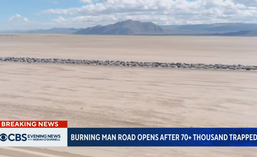 Βίντεο με την «μαζική έξοδο» από το Burning Man &#8211; Τεράστιες ουρές αυτοκινήτων στην έρημο της Νεβάδας