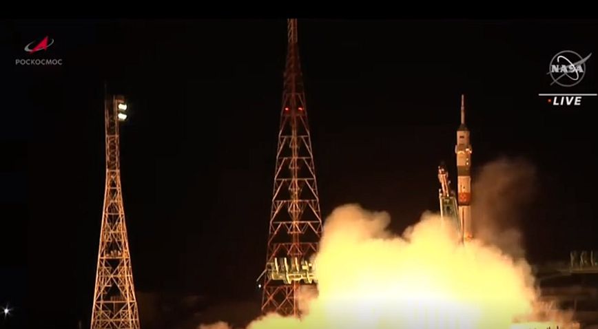 Εκτοξεύτηκε ο πύραυλος Σογιούζ που μεταφέρει δύο Ρώσους και μια Αμερικανίδα στον Διεθνή Διαστημικό Σταθμό