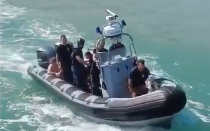 Κακοκαιρία Daniel: Δείτε βίντεο με τον απεγκλωβισμό δια θαλάσσης 24 ατόμων από την παραλία Χορευτό Μαγνησίας 