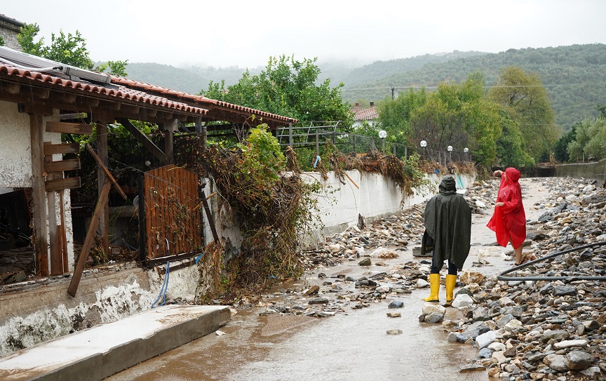 Κακοκαιρία Daniel: Έλληνες και ξένοι τουρίστες βοήθησαν για να σωθούν άνθρωποι και περιουσίες – «Δούλεψαν μέρες σαν σκυλιά»