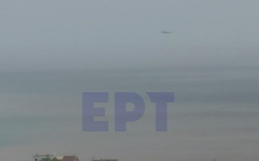 Έπεσε ελικόπτερο στην παραλία Αχλαδίου στη Βόρεια Εύβοια &#8211; Οι πρώτες εικόνες