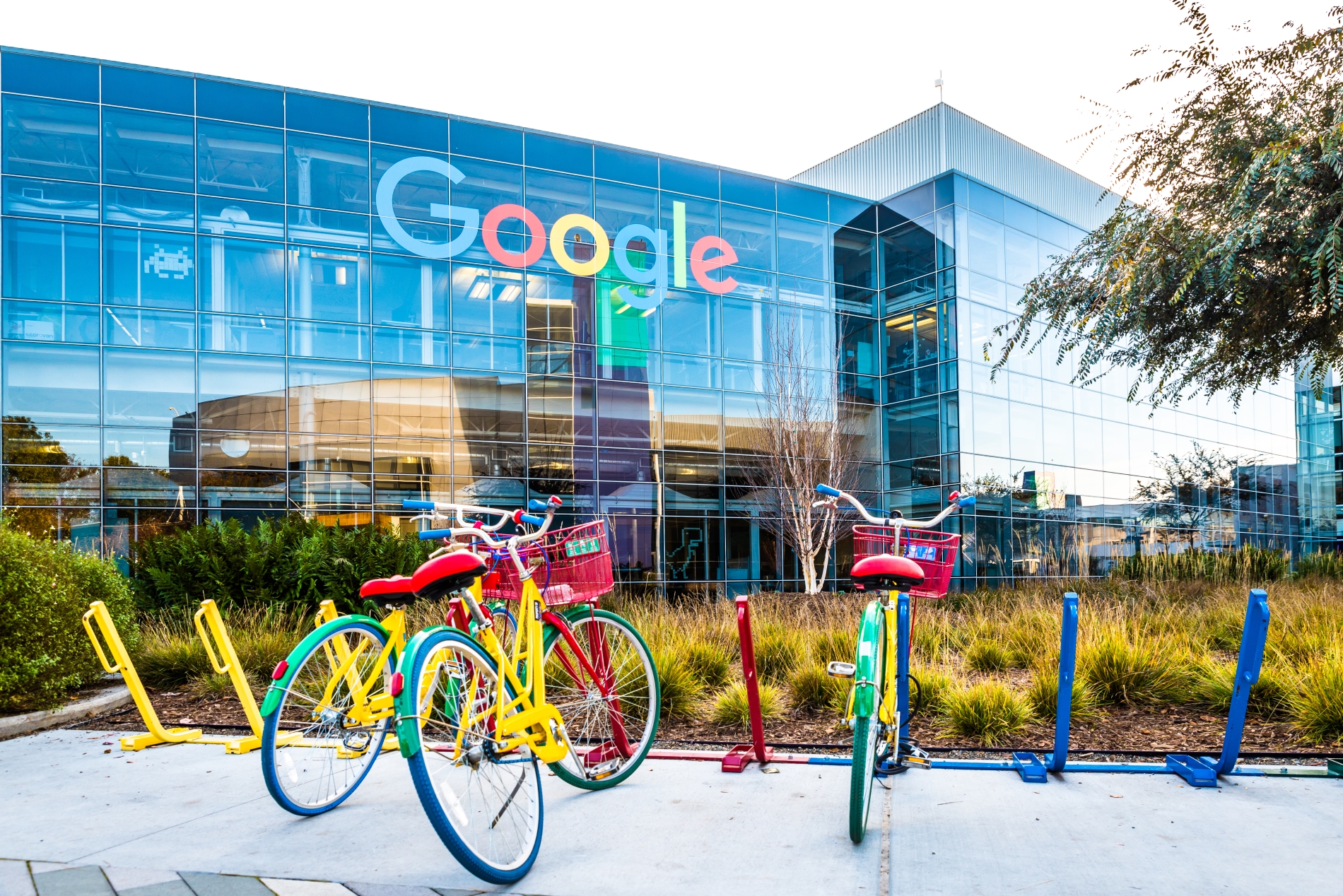 25 χρόνια Google: Πώς οι Sergey Brin και Larry Page κατάφεραν να δημιουργήσουν την κορυφαία μηχανή αναζήτησης