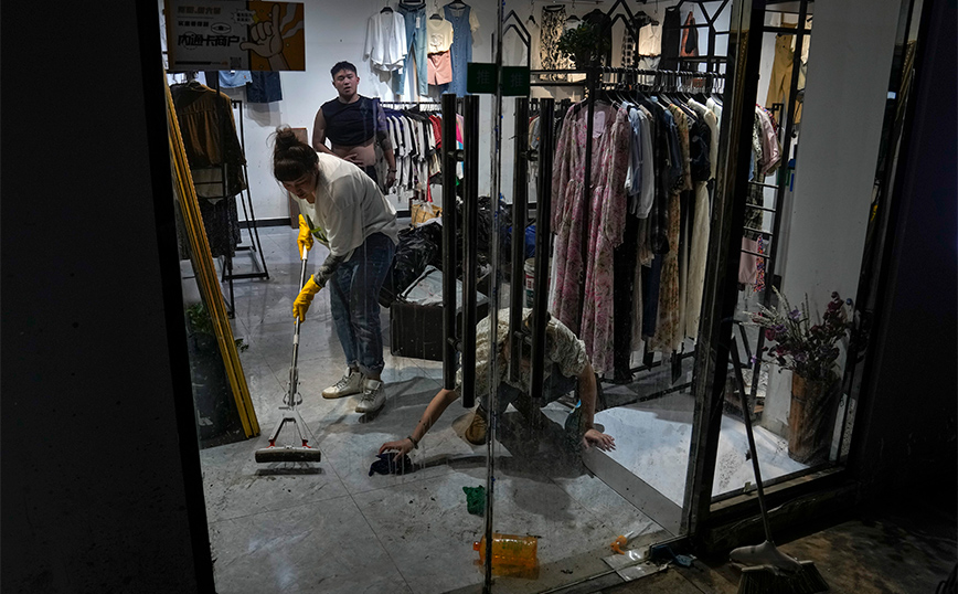 Συναγερμός στην Κίνα για τον τυφώνα Σάολα &#8211; «Οχυρώνεται» η Σεντζέν, ανοίγουν τα καταφύγια και κλείνουν τα μαγαζιά
