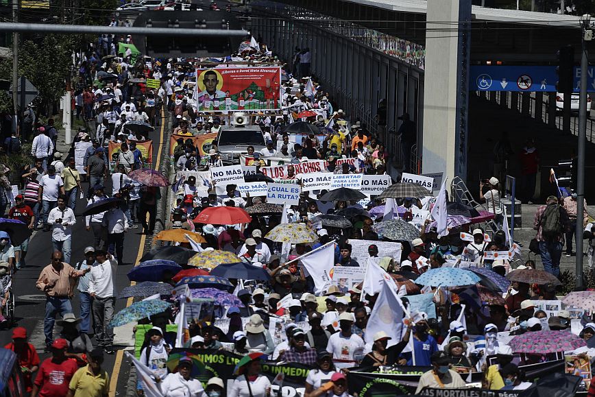 Διαδήλωση στο Ελ Σαλβαδόρ κατά του σχεδίου για επανεκλογή του προέδρου Μπουκέλε