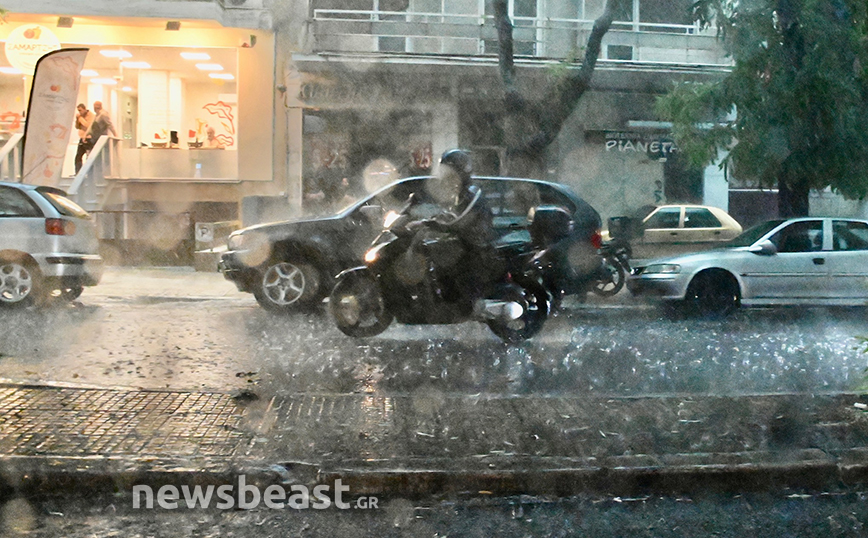 Πλημμύρισε η Αθήνα από την ισχυρή καταιγίδα: Εικόνες με το χάος της κακοκαιρίας Daniel