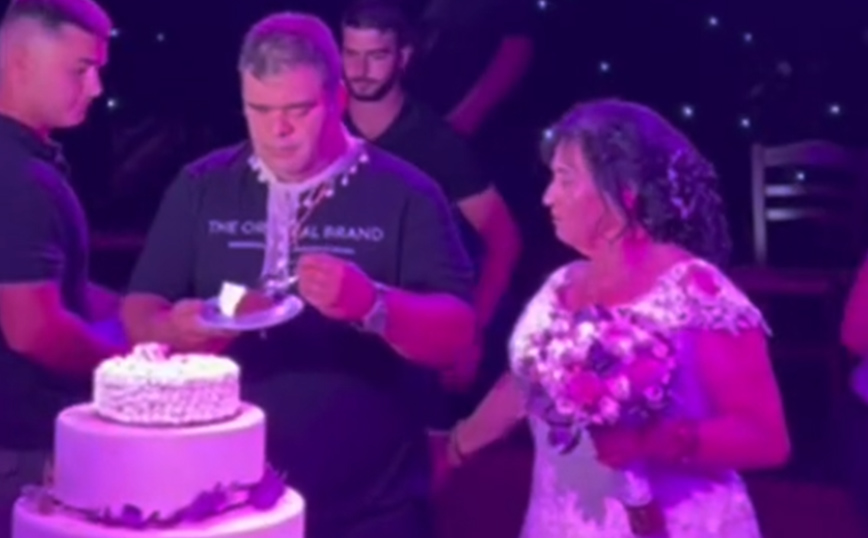 Ο πρώτος χορός από τον γάμο του 41χρονου Κωστή με την 82χρονη Παρασκιώ στην Κρήτη
