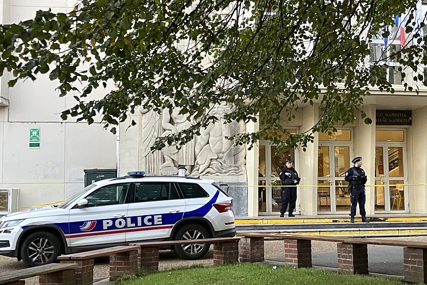Εκκενώθηκε λόγω απειλής για βόμβα το σχολείο στη γαλλική Αράς όπου δολοφονήθηκε εκπαιδευτικός