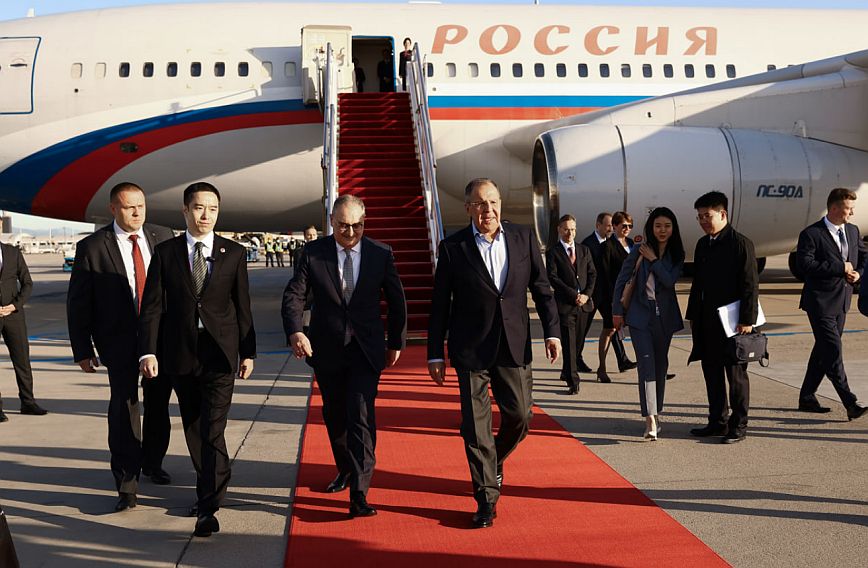 Λαβρόφ: Έφτασε στο Πεκίνο για να προετοιμάσει την επίσκεψη στην Κίνα του Βλαντίμιρ Πούτιν