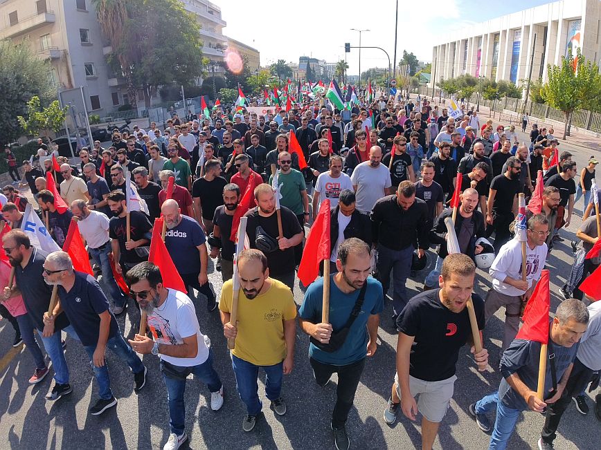 Σε εξέλιξη πορεία του ΠΑΜΕ στο κέντρο της Αθήνας υπέρ της Παλαιστίνης