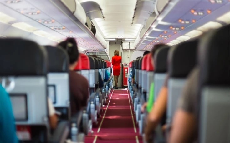 Αεροσυνοδός αποκαλύπτει τις πιο αηδιαστικές συνήθειες των επιβατών &#8211; «Έχουν μεγάλο θράσος»