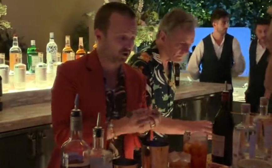 Ο Walter και ο Jesse από το «Breaking Bad» σέρβιραν ποτά στο πάρτι του Drake