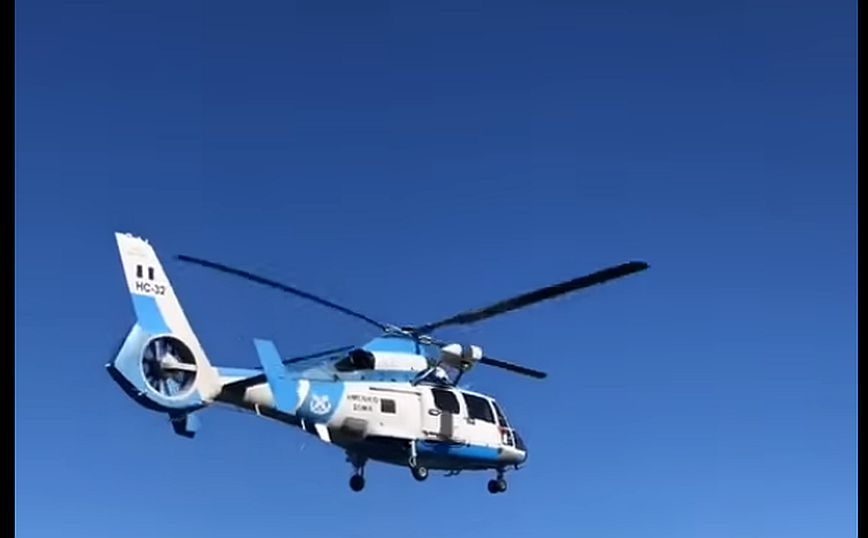 Ελικόπτερο του Λιμενικού παρέσυρε ομπρέλες στην παραλία της Πιερίας – Τραυματίστηκε 42χρονη