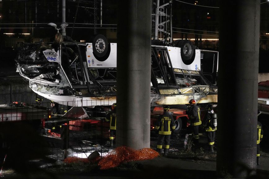 Πώς έγινε η τραγωδία με το λεωφορείο που έπεσε από γέφυρα έξω από τη Βενετία &#8211; Τουλάχιστον 21 νεκροί
