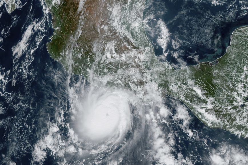 Ο τυφώνας Ότις πλησιάζει απειλητικά την Ακαπούλκο &#8211; «Πηγαίνετε σε καταφύγια, μείνετε σε ασφαλείς τοποθεσίες»