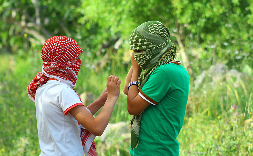 Απαγορεύεται η χρήση του παλαιστινιακού μαντιλιού στα σχολεία του Βερολίνου «εάν διαταράσσεται η σχολική ηρεμία»