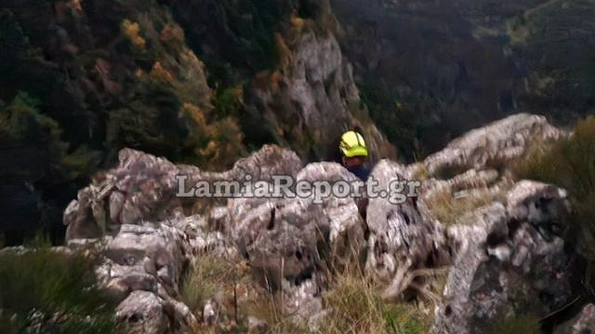 Πολύωρη επιχείρηση διάσωσης 35χρονου από την 7η ΕΜΑΚ από εξαιρετικά δύσβατο σημείο στον Παρνασσό