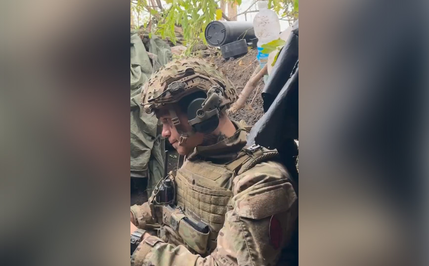 Βίντεο με ρωσική ρουκέτα να σκάει δίπλα στο κεφάλι Ουκρανού στρατιώτη και να μένει ατάραχος