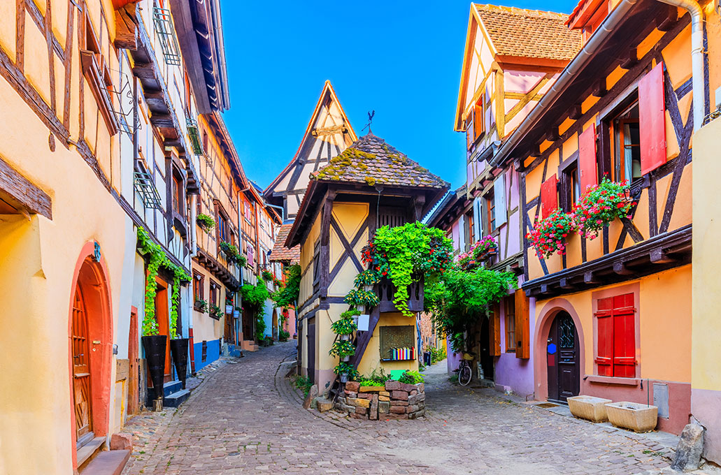 Eguisheim: Το χωριό στη Γαλλία που μοιάζει βγαλμένο από σελίδες παραμυθιού