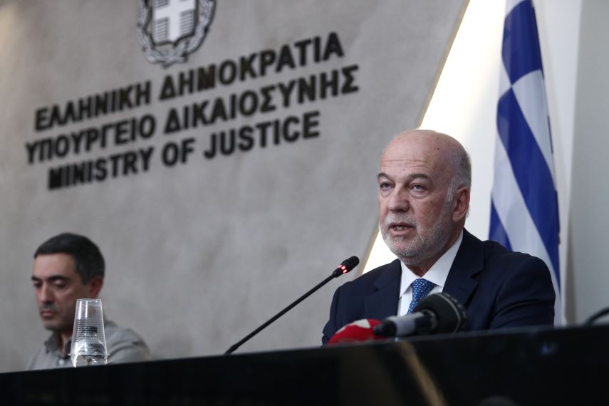 «Τεράστιες οι ευθύνες των ιδιοκτητών των ομάδων» λέει ο υπουργός Δικαιοσύνης, Γιώργος Φλωρίδης για την οπαδική βία
