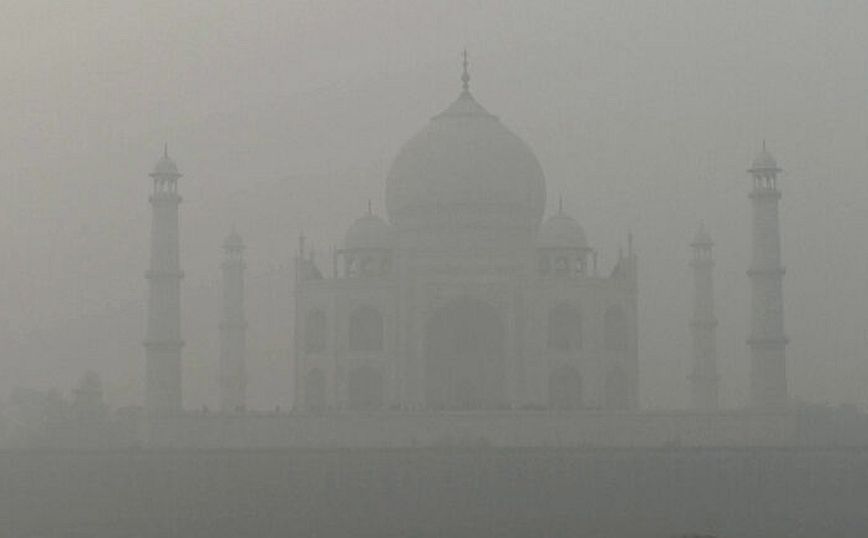 Προβλήματα στην Ινδία λόγω ομίχλης &#8211; To Ταζ Μαχάλ καλύφθηκε από πυκνό νέφος