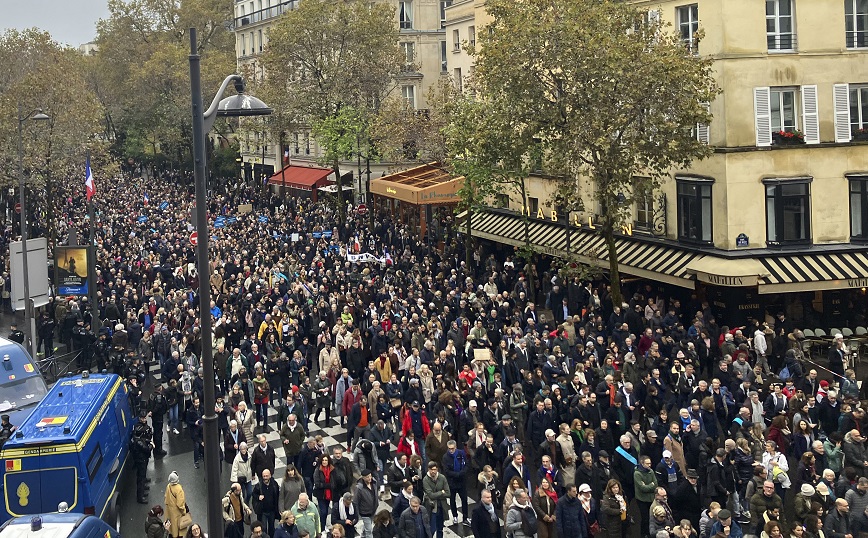 Κινητοποιήσεις κατά του αντισημιτισμού στο Παρίσι και άλλες πόλεις, με τη συμμετοχή χιλιάδων διαδηλωτών