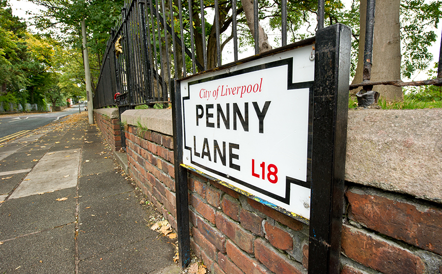 Πινακίδα της οδού Penny Lane που εκλάπη πριν από 47 χρόνια επιστράφηκε «εντελώς ανέγγιχτη» στο Λίβερπουλ