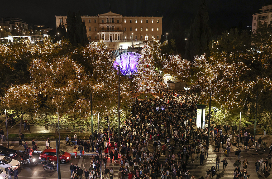 Η μαγεία των Χριστουγέννων στην Αθήνα μέσα από 12 εντυπωσιακές φωτογραφίες