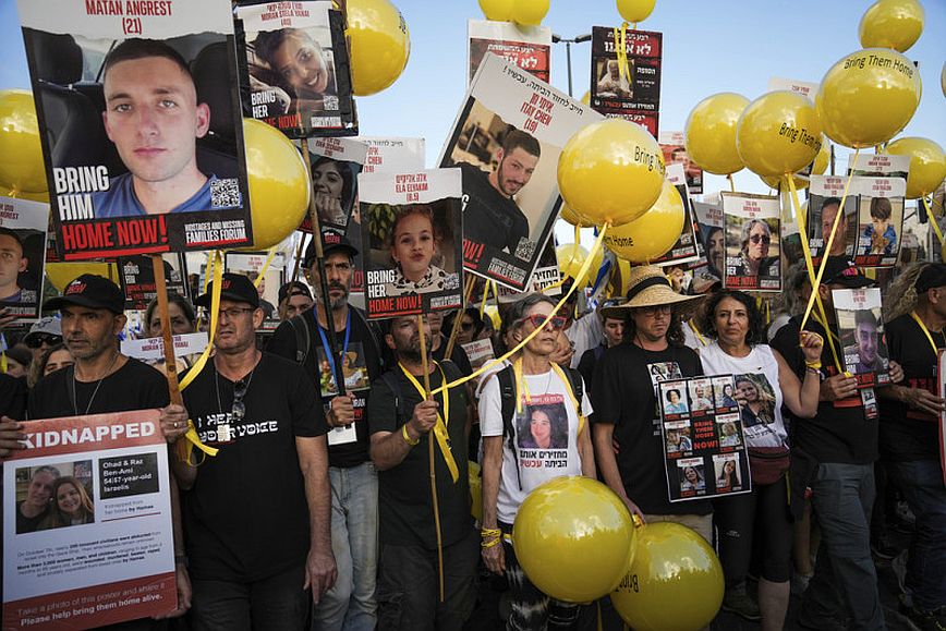 Ιερουσαλήμ: Υποδοχή με μπαλόνια σε δεκάδες χιλιάδες Ισραηλινούς συγγενείς θυμάτων και ομήρων της Γάζας