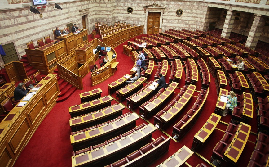 Το μεσημέρι της Δευτέρας εισάγεται στην Ολομέλεια της Βουλής προς συζήτηση το νομοσχέδιο για την επιστολική ψήφο