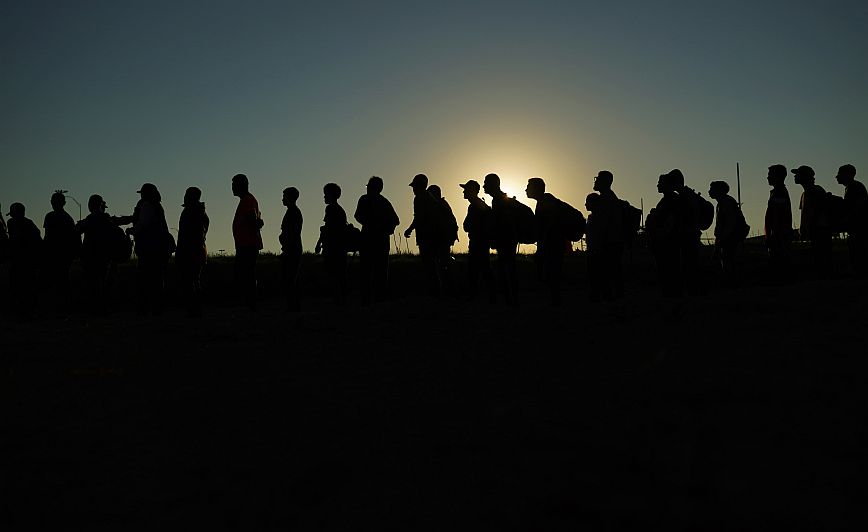 Στα νότια σύνορα των ΗΠΑ συνωστίζονται αιτούντες άσυλο από όλο τον κόσμο