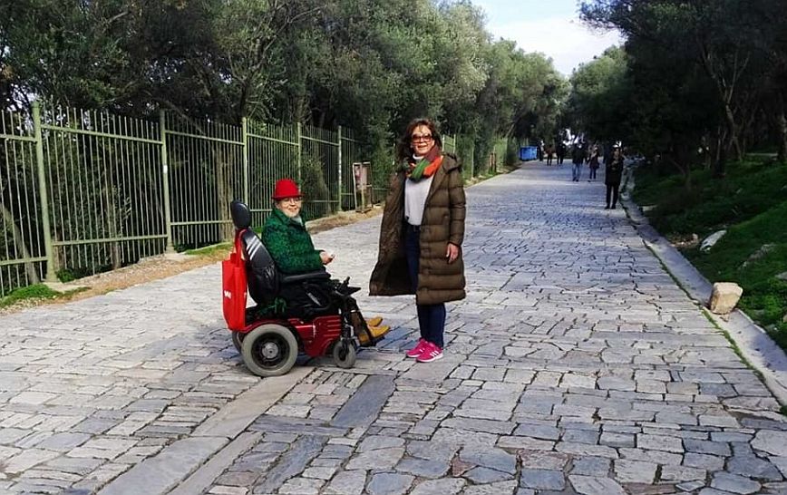 Θεσσαλονίκη: Έκλεψαν το αναπηρικό αμαξίδιο της πρώην ευρωβουλευτή του ΠΑΣΟΚ Ευαγγελίας Τζαμπάζη
