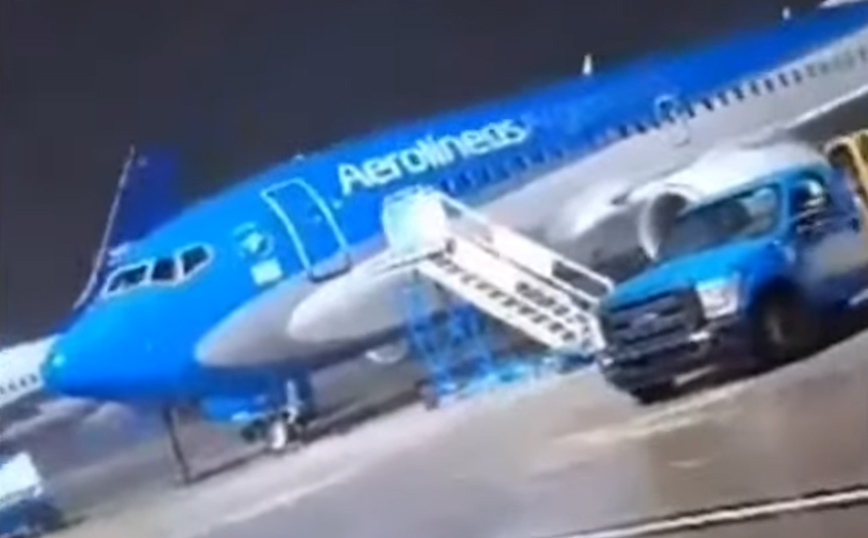 Η απίστευτη στιγμή που σταθμευμένο αεροπλάνο «κόβει βόλτες» λόγω των ισχυρών ανέμων σε αεροδρόμιο της Αργεντινής
