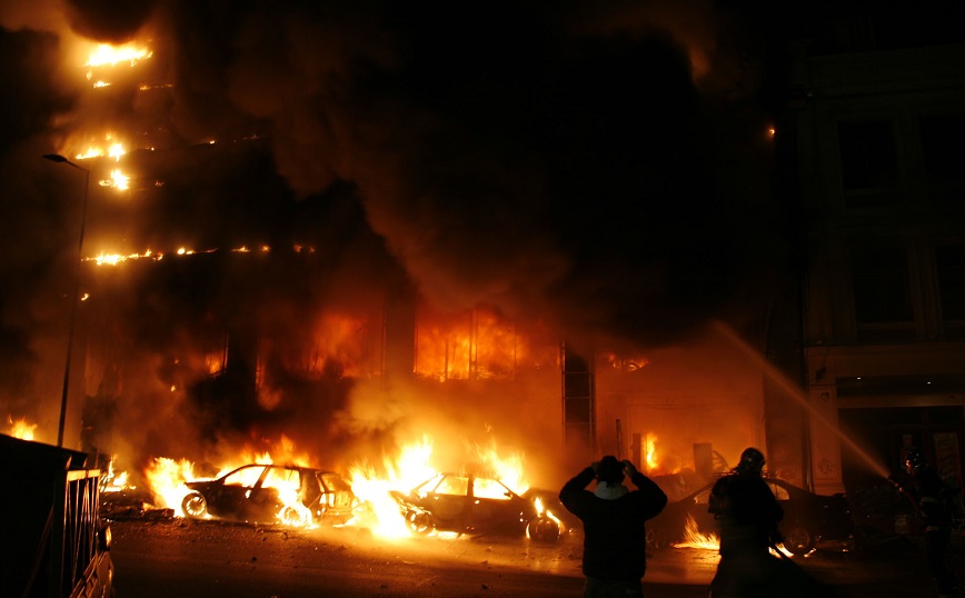 Οι πρώτες δραματικές ώρες μετά τη δολοφονία Γρηγορόπουλου: Ο υπαινιγμός για κινητοποίηση του Στρατού &#8211; «Από 17 μέρη της Αθήνας έβγαιναν άνθρωποι»