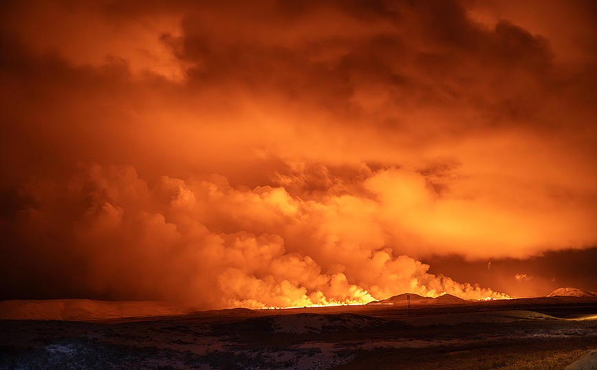 Απίστευτες εικόνες από την έκρηξη του ηφαιστείου στην Ισλανδία &#8211; Εκτοξεύτηκε λάβα σε ύψος 100 μέτρων
