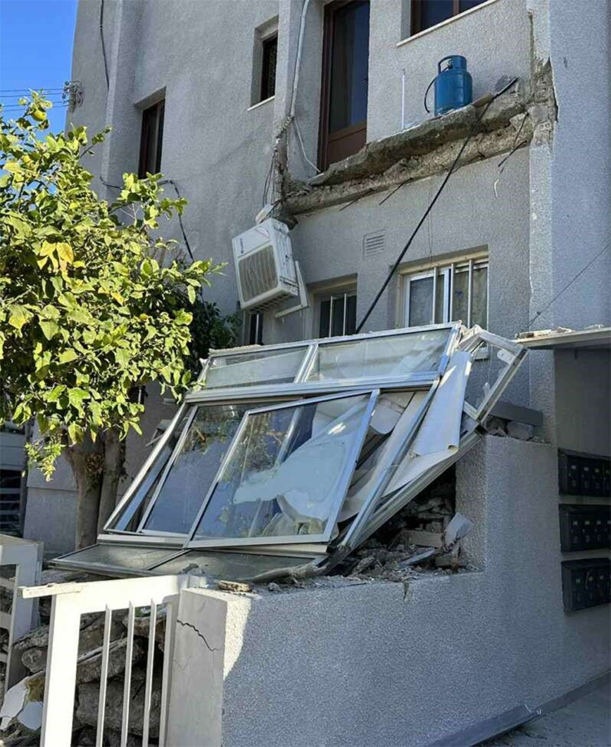 Κατέρρευσαν δύο μπαλκόνια πολυκατοικίας στη Λεμεσό &#8211; Από θαύμα δεν υπήρξε τραυματισμός
