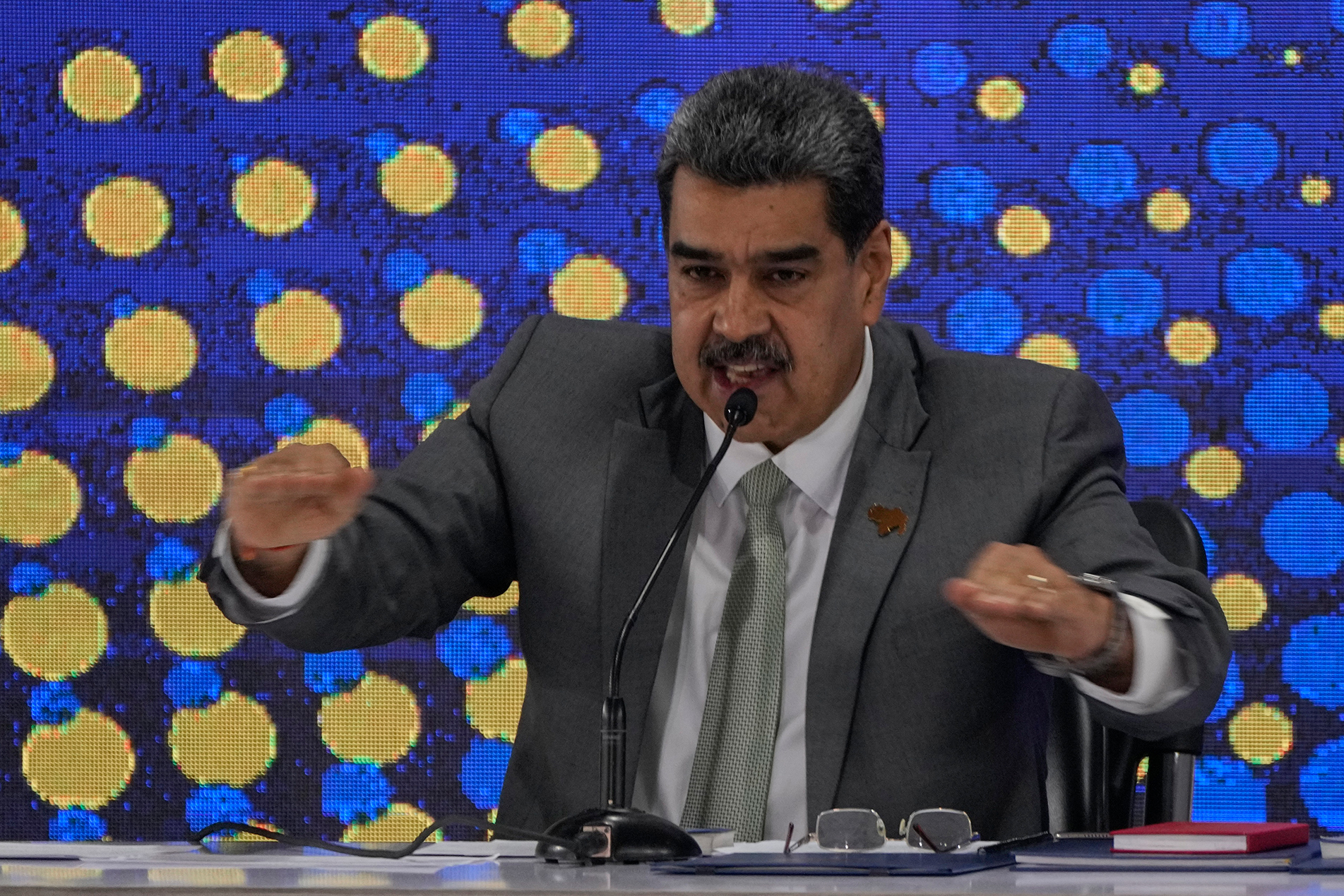 Ο Μαδούρο κατέθεσε την υποψηφιότητά του για τις προεδρικές εκλογές στη Βενεζουέλα