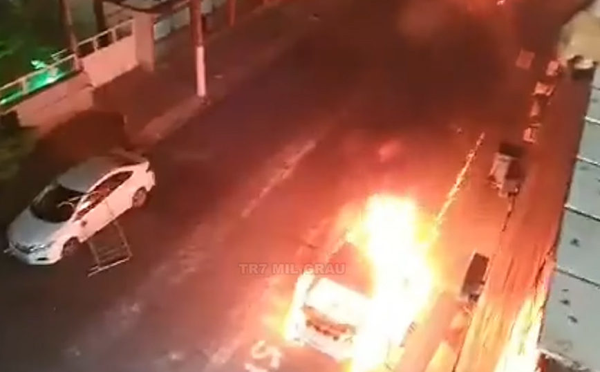 Έβαλαν φωτιά στα αυτοκίνητα των παικτών μετά τον ιστορικό υποβιβασμό της Σάντος