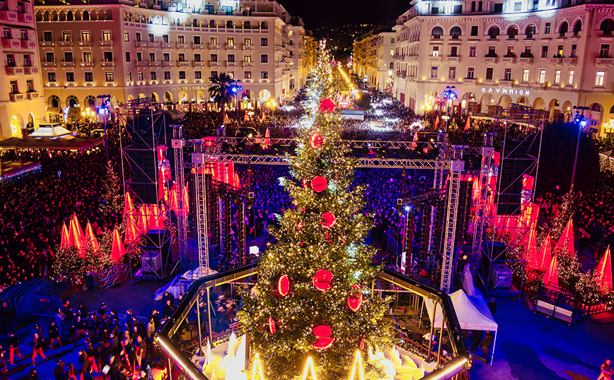Η Θεσσαλονίκη φόρεσε τα γιορτινά της: Μεγαλειώδης η φωταγώγηση του χριστουγεννιάτικου δέντρου